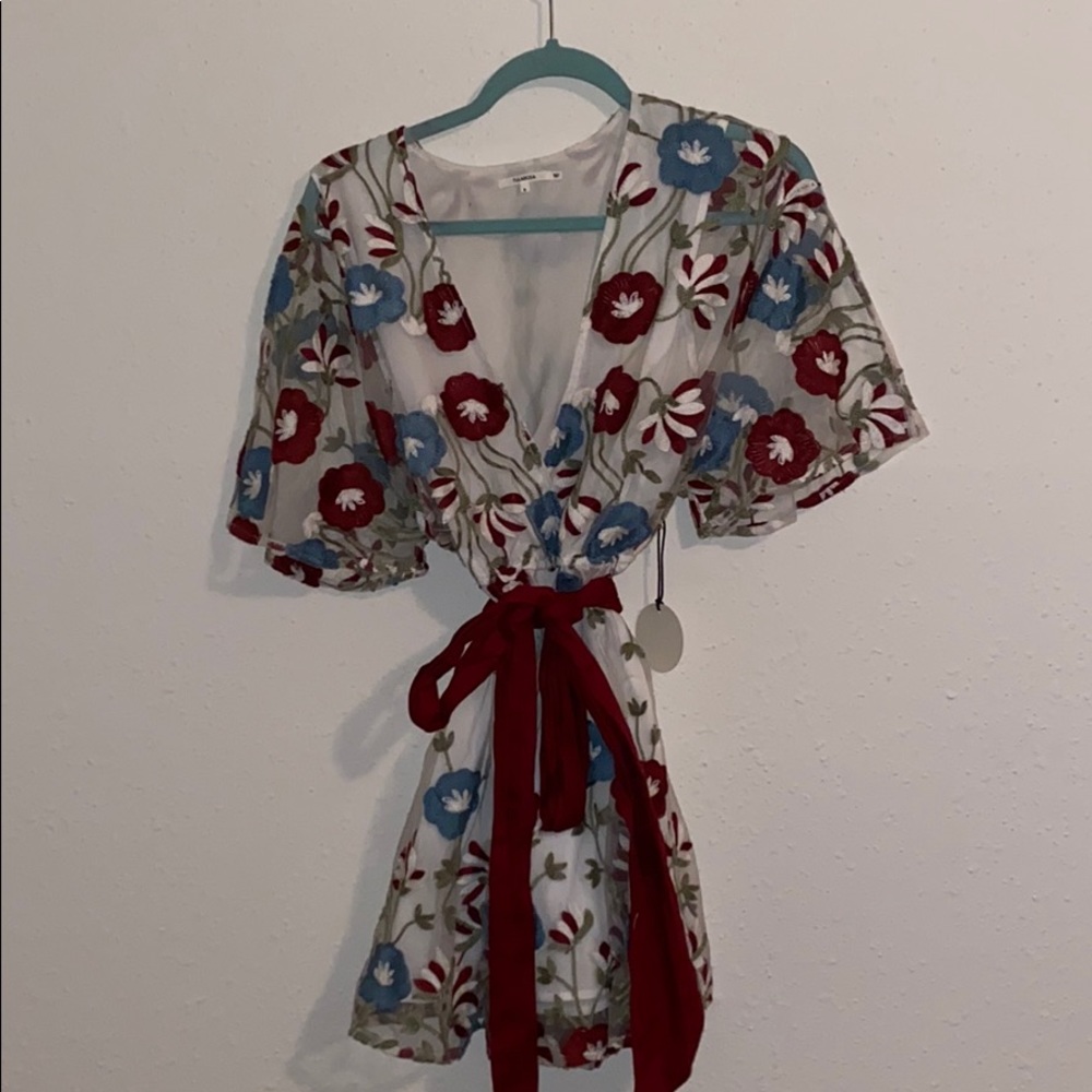 Tularosa size small NWT reposh floral appliqué